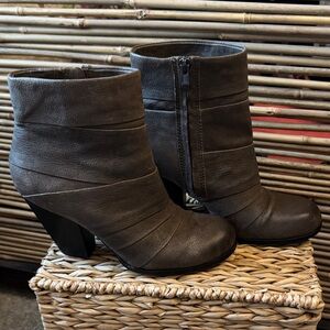 Vince Camuto Upper Leather Dark Gray Ankle Booties